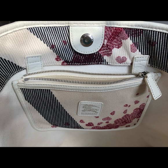 Burberry Confetti Hearts XL Canvas Tote - Picture 4 of 8